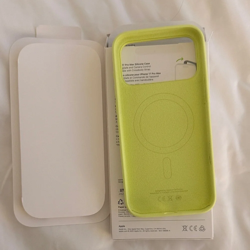 Apple iPhone 17 Pro Max Silicone Case - Lime Green